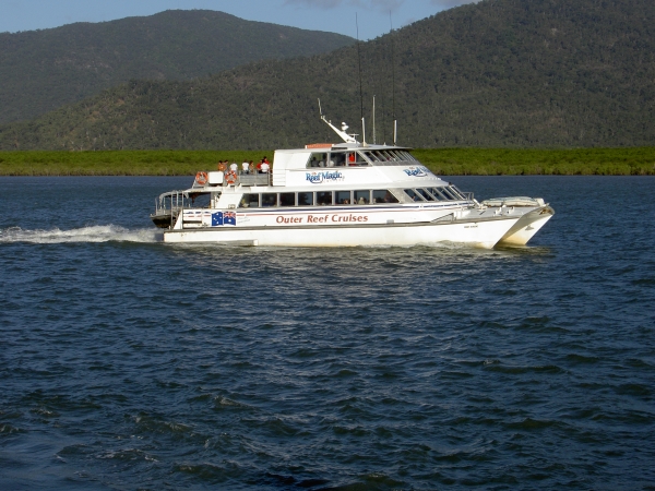 Cairns Schnorcheltrip - Boot auf dem Weg in den Hafen