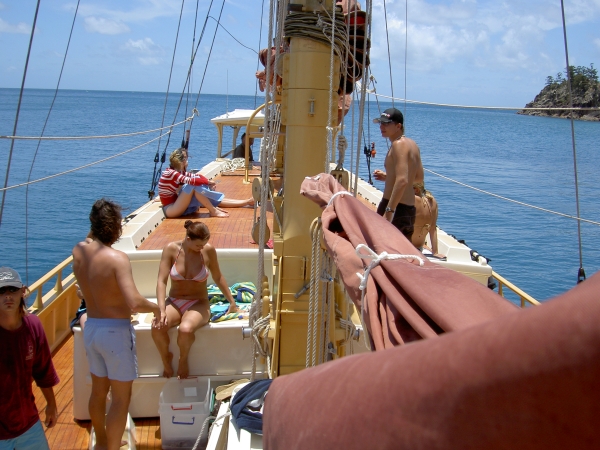 Whitsunday Islands Sailing Cruise - Blick auf Schiff von vorne